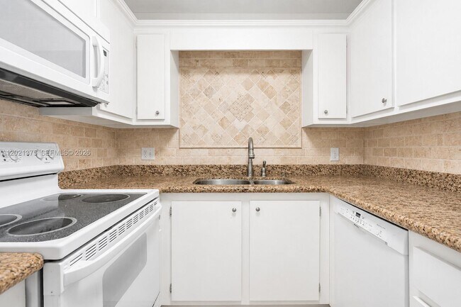 property at 5961 N Falls Cir Dr