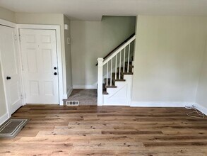 7 Borthwick Ave, Unit Apt B. in Delmar, NY - Building Photo - Building Photo