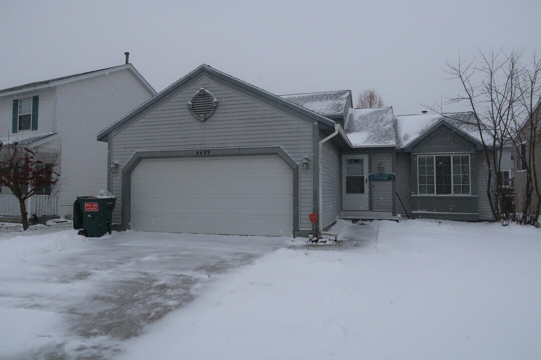 4495 Brookmeadow Dr SE in Kentwood, MI - Building Photo