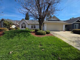 444 N Tommy St in Visalia, CA - Building Photo