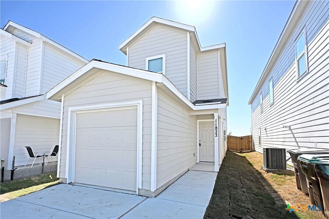11822 Bluebell Rdg in Converse, TX - Building Photo