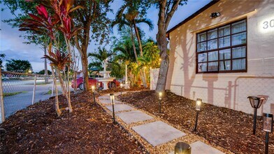 301 SW 69th Ave in Miami, FL - Building Photo - Building Photo