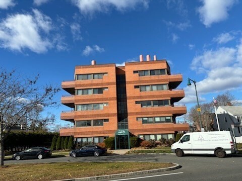 1 Carey Cir, Unit 408 in Revere, MA - Foto de edificio