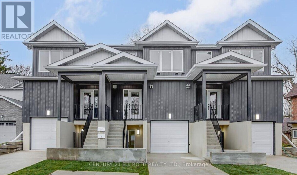 98 Peel St in Barrie, ON - Building Photo