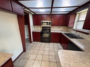 2413 SW 103rd Terrace in Oklahoma City, OK - Building Photo - Building Photo