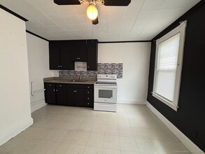 63 Oakwood Ave in West Hartford, CT - Building Photo - Building Photo