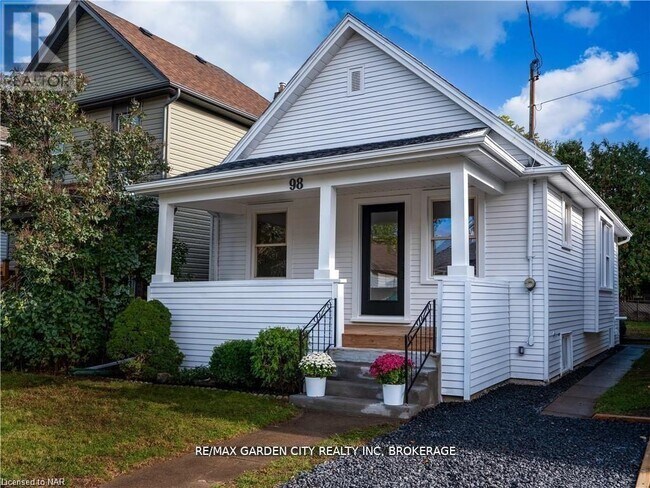 98 Pleasant Ave in St Catharines, ON - Building Photo - Building Photo