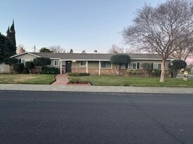 29 Cypress Dr in Woodland, CA - Building Photo