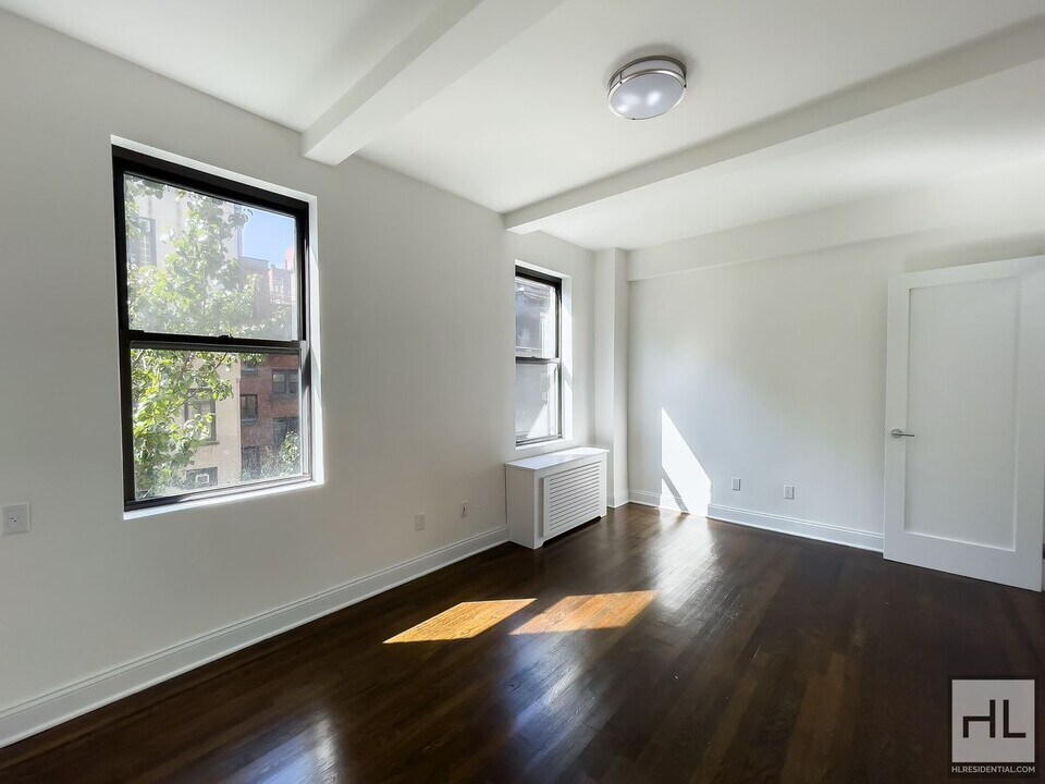 EAST 37 STREET in New York, NY - Building Photo