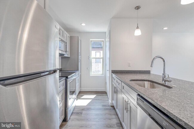751 N 43rd St in Philadelphia, PA - Building Photo - Building Photo