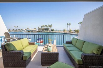 8 Antigua Ct in Coronado, CA - Foto de edificio - Building Photo