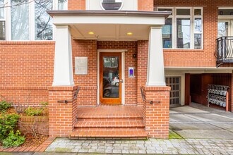 Thurman House in Portland, OR - Building Photo - Building Photo