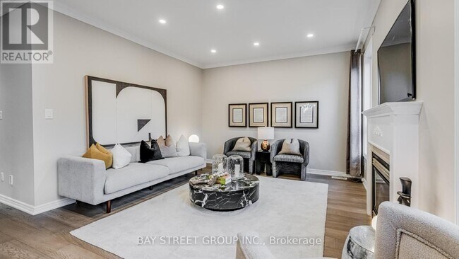 2292 Blue Oak Cir in Oakville, ON - Building Photo - Building Photo