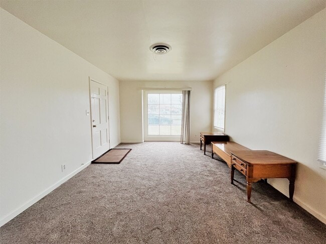 1305 S Chester Ave in Bakersfield, CA - Building Photo - Building Photo