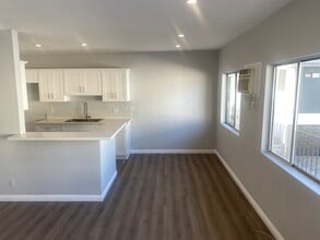 1223 N Kingsley Dr, Unit Kingsley Apt #5 in Los Angeles, CA - Foto de edificio - Building Photo