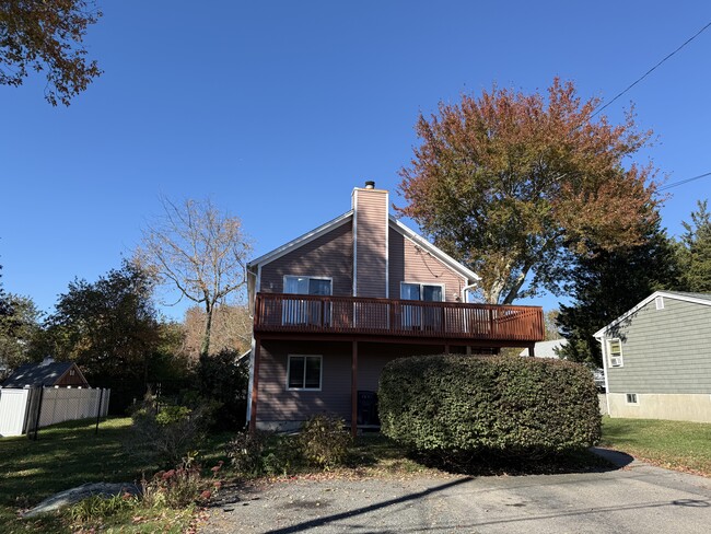 43 Maywood Rd in Narragansett, RI - Building Photo - Building Photo