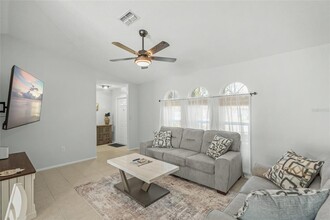 5577 Sweetwater Oak Dr in Sarasota, FL - Foto de edificio - Building Photo