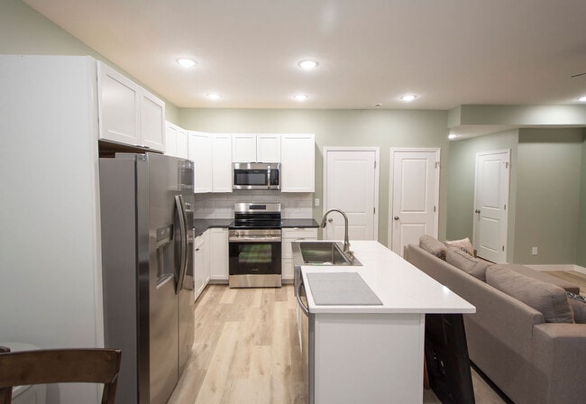 2014 Cherry St in Hurricane, WV - Building Photo - Building Photo