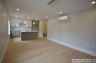 412 Market St, Unit 204 in Boston, MA - Building Photo - Building Photo