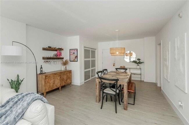 90 Edgewater Dr, Unit 106 in Coral Gables, FL - Building Photo - Building Photo
