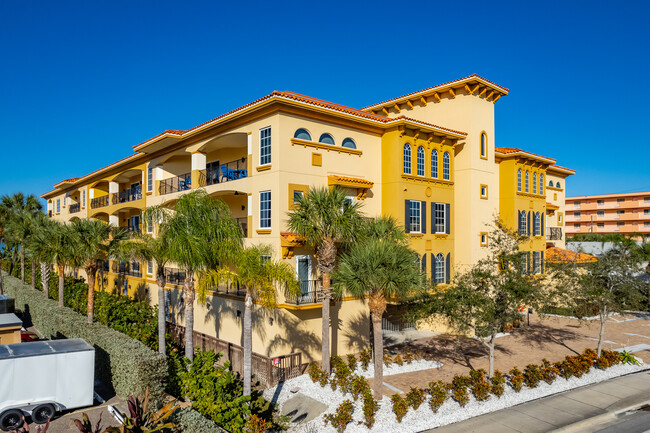 Da Vinci Condominiums in Indian Rocks Beach, FL - Building Photo - Building Photo