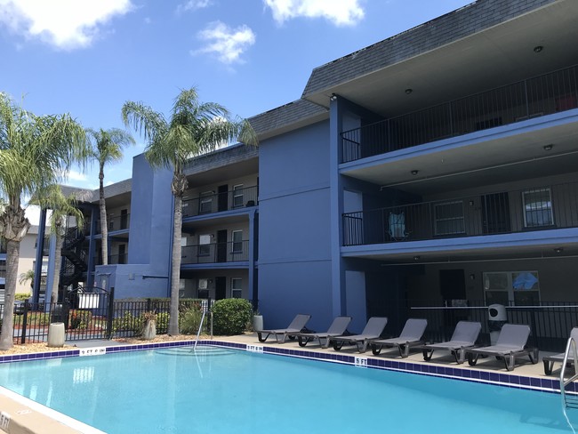 Applegate Apartments in Sarasota, FL - Foto de edificio - Building Photo