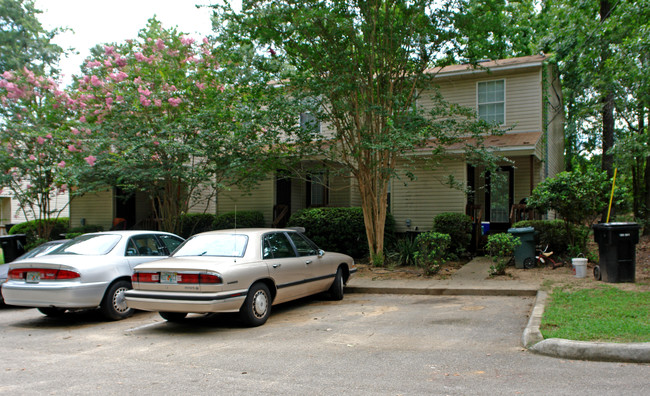 1348 Ocala Rd in Tallahassee, FL - Foto de edificio - Building Photo