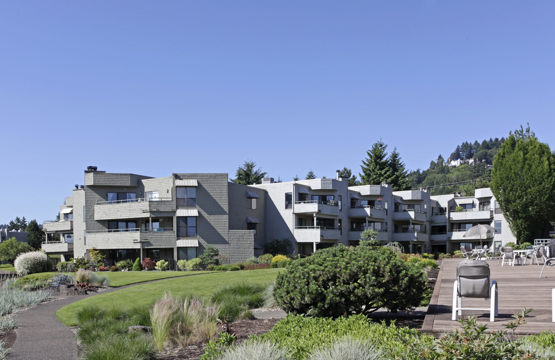 Willamette Shores Condominiums in Portland, OR - Building Photo