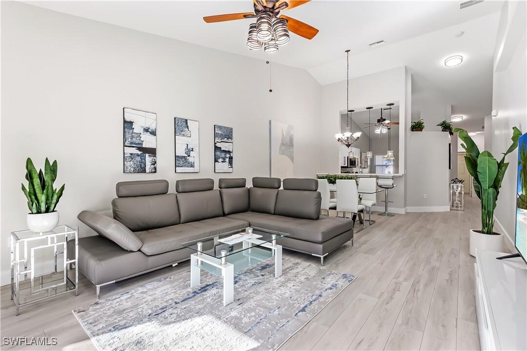 8084 Sanctuary Dr in Naples, FL - Building Photo