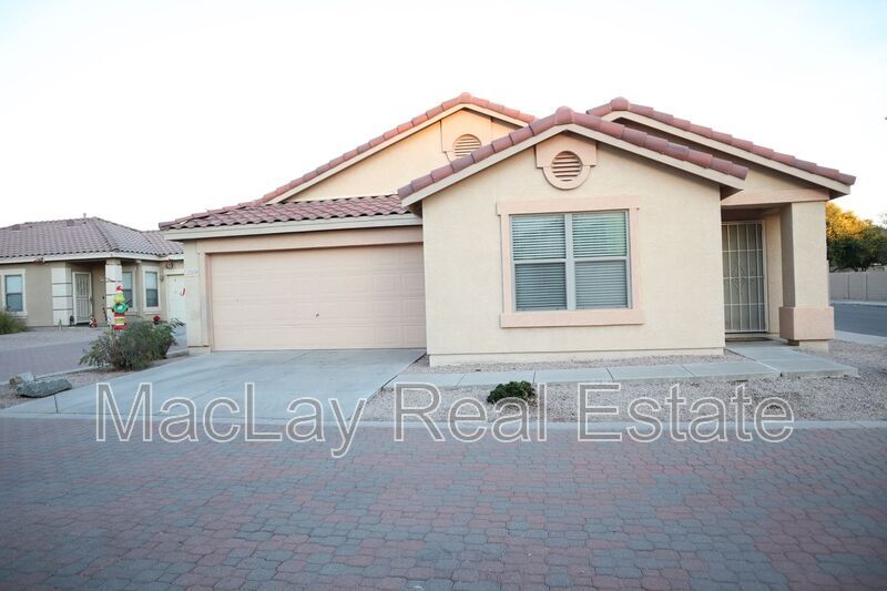 2358 E Hazeltine Way in Chandler, AZ - Building Photo