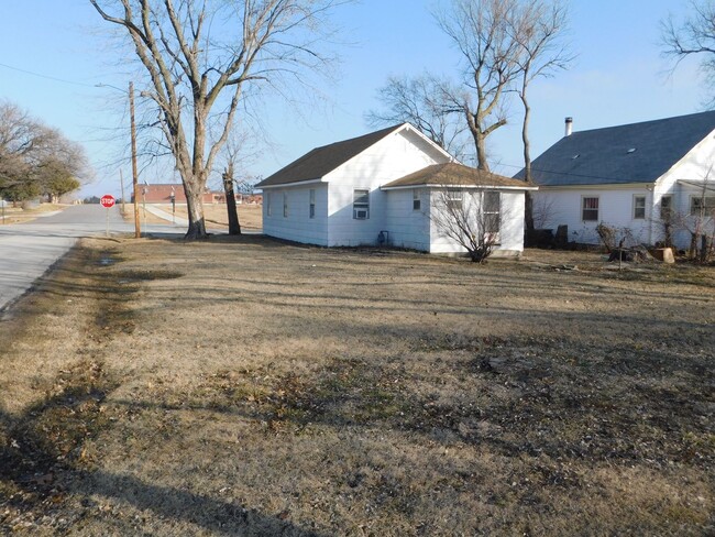 305 S Main St in Benton, KS - Building Photo - Building Photo