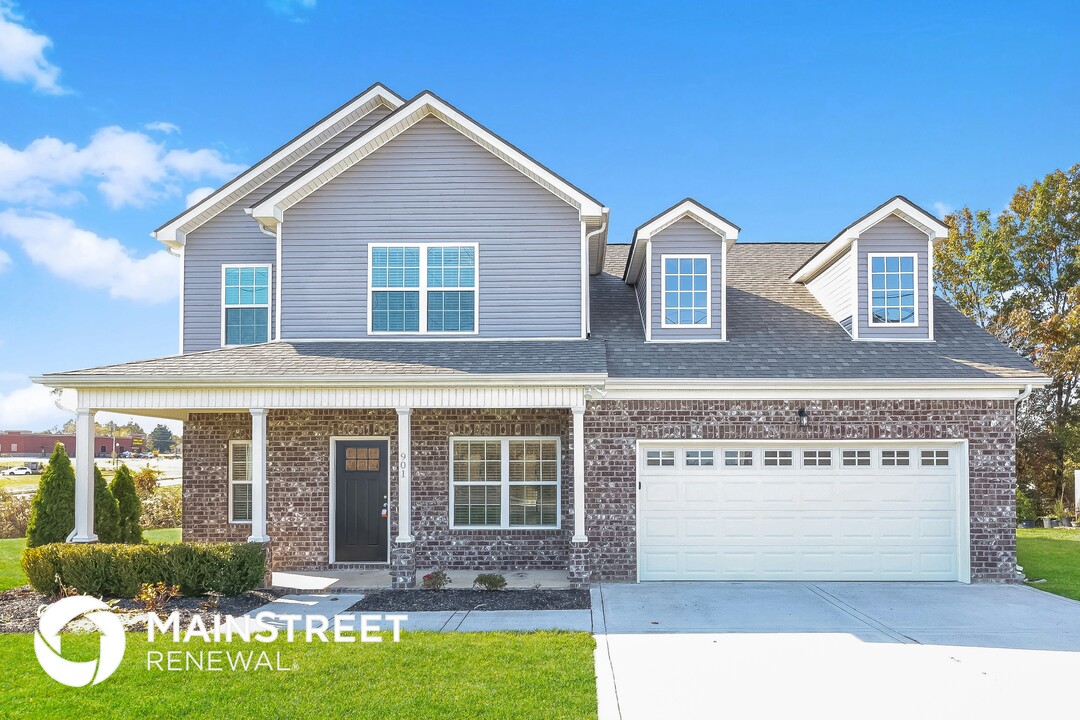 901 Beverly Ct in Spring Hill, TN - Foto de edificio