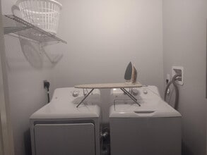 49 S Main St, Unit Cozy 2 Bedroom in Mechanicville, NY - Foto de edificio - Building Photo