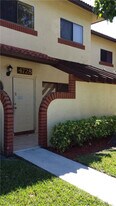 4728 NW 90th Ave in Sunrise, FL - Building Photo