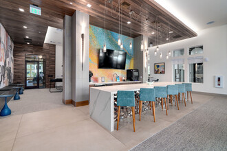 Bainbridge World Center in Orlando, FL - Foto de edificio - Building Photo