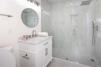 15256 Clymer St in San Fernando, CA - Foto de edificio - Building Photo