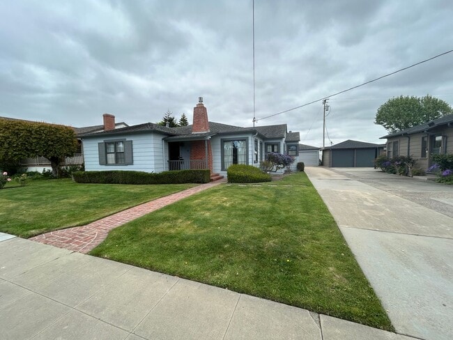 47 Marion Ave in Salinas, CA - Building Photo - Building Photo