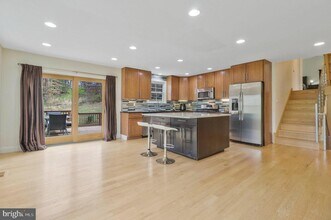 8543 W Howell Rd in Bethesda, MD - Building Photo - Building Photo