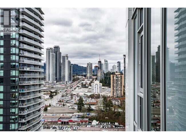 311 Alderson Ave in Coquitlam, BC - Building Photo - Building Photo