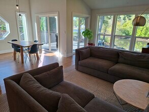 9512 Randall Dr in Gig Harbor, WA - Building Photo - Building Photo