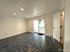7 Timothy Ct in Edison, NJ - Building Photo - Building Photo