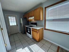 2313 E Wilshire Rd in Springfield, IL - Building Photo - Building Photo