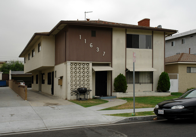 11637 Eucalyptus Ave in Hawthorne, CA - Building Photo - Building Photo