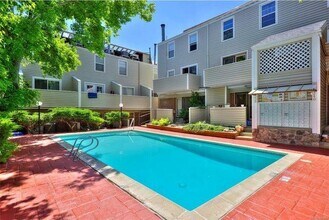 1111 Maxwell Ave, Unit 220 in Boulder, CO - Foto de edificio - Building Photo