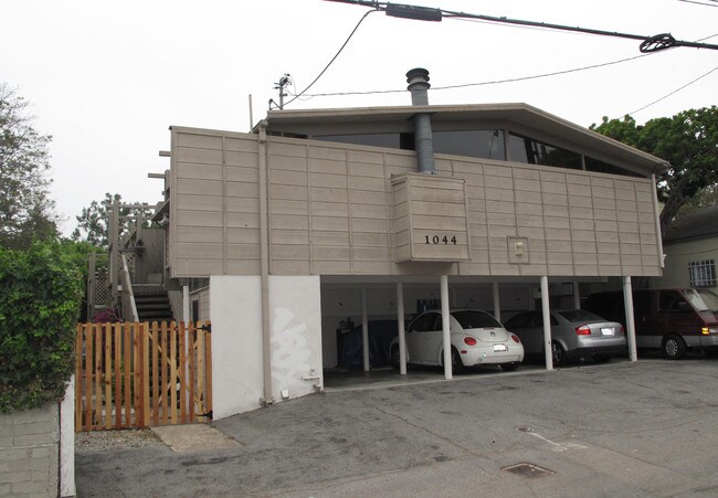 1044 Pacific St in Santa Monica, CA - Building Photo - Building Photo