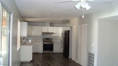 5712 Stacey Ave in Las Vegas, NV - Foto de edificio - Building Photo
