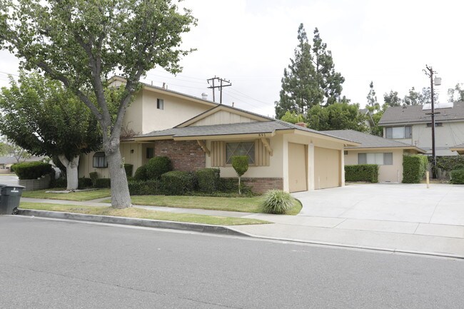 Mallard Street Apartments in Orange, CA - Foto de edificio - Building Photo