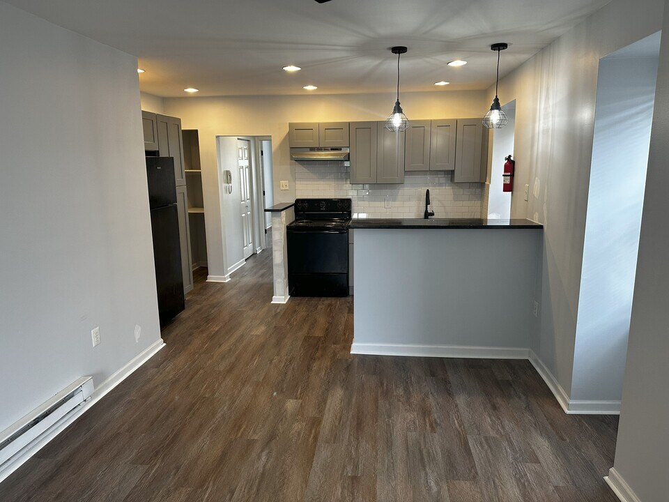 50 E Washington Ln, Unit 3rd floor in Philadelphia, PA - Building Photo