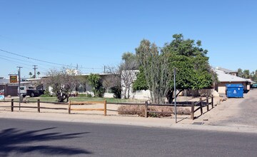 Alexsi Apartments in Phoenix, AZ - Building Photo - Building Photo