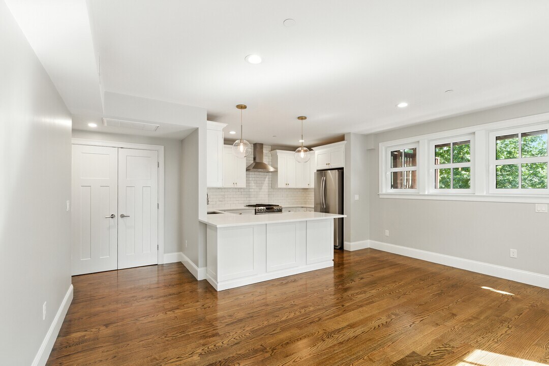 52R River St, Unit 5 in Boston, MA - Foto de edificio